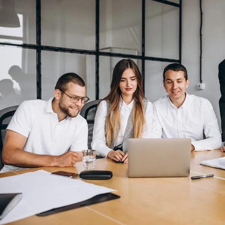 Zarządzanie strefami czasowymi dla cyfrowych nomadów